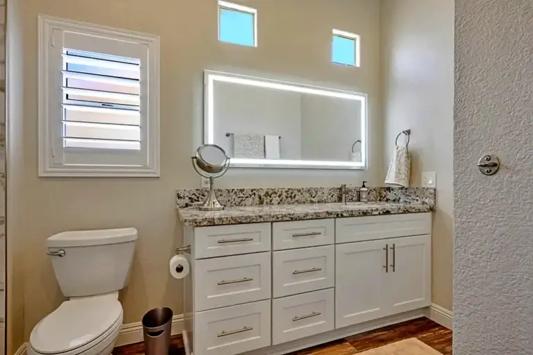 Aristocrat Floor Plan in Sun City Summerlin secondary bathroom with tile finishes