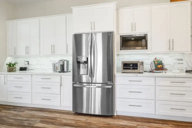 Aristocrat Floor Plan in Sun City Summerlin modern kitchen with island